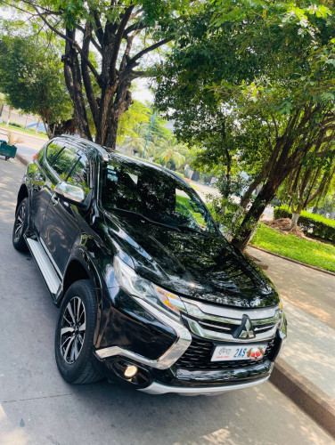 Mitsubishi Pajero sport ម៉ាស៊ីន​ ម៉ាស៊ូត​ អូតូកាប់ពីតាស់
