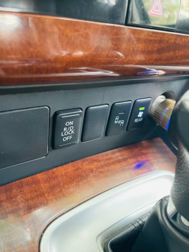 Mitsubishi Pajero sport ម៉ាស៊ីន​ ម៉ាស៊ូត​ អូតូកាប់ពីតាស់