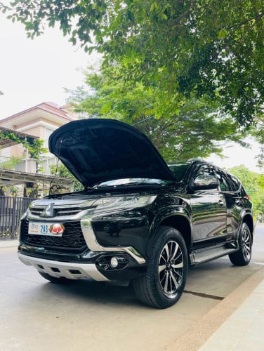 Mitsubishi Pajero sport ម៉ាស៊ីន​ ម៉ាស៊ូត​ អូតូកាប់ពីតាស់