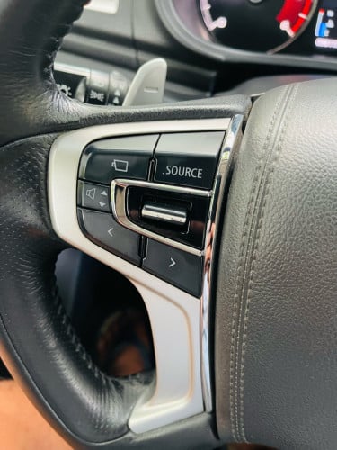 Mitsubishi Pajero sport ម៉ាស៊ីន​ ម៉ាស៊ូត​ អូតូកាប់ពីតាស់