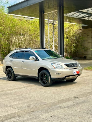 Rx330 ឆ្នាំ2004 hfull ប៉ុង2 ទឹកមាស ឡានស្អាត តំលៃ 17900$ចចារ