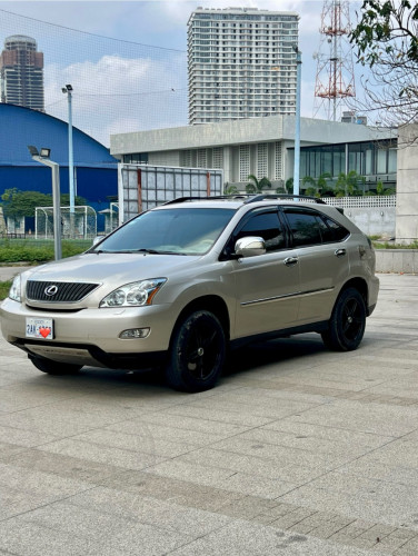 Rx330 ឆ្នាំ2004 hfull ប៉ុង2 ទឹកមាស ឡានស្អាត តំលៃ 17900$ចចារ