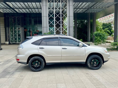 Rx330 ឆ្នាំ2004 hfull ប៉ុង2 ទឹកមាស ឡានស្អាត តំលៃ 17900$ចចារ