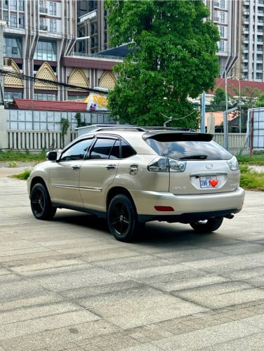 Rx330 ឆ្នាំ2004 hfull ប៉ុង2 ទឹកមាស ឡានស្អាត តំលៃ 17900$ចចារ