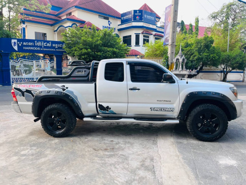 Tacoma ឆ្នាំ២០០៥​ព៌ណប្រាក់ ទ ឡានខ្ចី ម៉ាសុីនខ្ចីណាស់បងប្អូន
