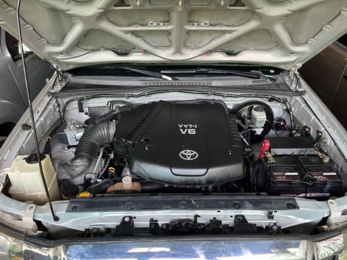 Tacoma 2005 ព៌ណប្រាក់ ទ្វាហែក  ឡានខ្ចី
