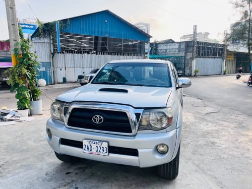 Tacoma 2005 ព៌ណប្រាក់ ទ្វាហែក  ឡានខ្ចី