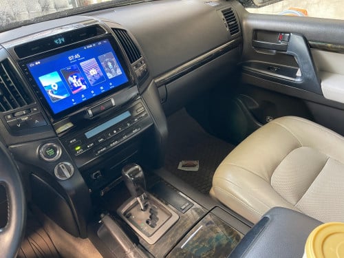 TOYOTA Land Cruiser​ V6  (ឡង់គ្រីសឺ)​  ឆ្នាំ​2009  ក្នុងលឿង  ពណ៌សរកាំម៉ៃ​ ឈ្មោះម្ចាស់​ប្រេីថែរណាស់​