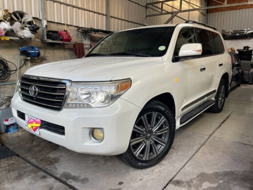 TOYOTA Land Cruiser​ V6  (ឡង់គ្រីសឺ)​  ឆ្នាំ​2009  ក្នុងលឿង  ពណ៌សរកាំម៉ៃ​ ឈ្មោះម្ចាស់​ប្រេីថែរណាស់​