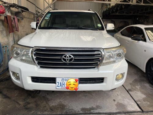 TOYOTA Land Cruiser​ V6  (ឡង់គ្រីសឺ)​  ឆ្នាំ​2009  ក្នុងលឿង  ពណ៌សរកាំម៉ៃ​ ឈ្មោះម្ចាស់​ប្រេីថែរណាស់​