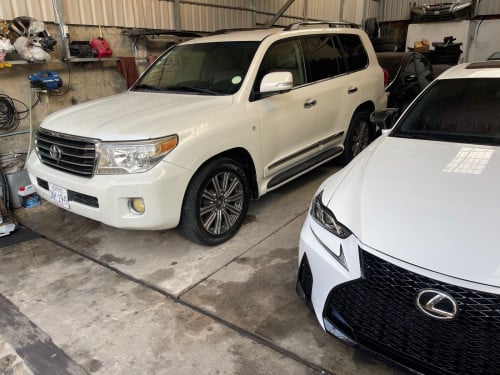 TOYOTA Land Cruiser​ V6  (ឡង់គ្រីសឺ)​  ឆ្នាំ​2009  ក្នុងលឿង  ពណ៌សរកាំម៉ៃ​ ឈ្មោះម្ចាស់​ប្រេីថែរណាស់​