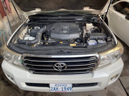 TOYOTA Land Cruiser​ V6  (ឡង់គ្រីសឺ)​  ឆ្នាំ​2009  ក្នុងលឿង  ពណ៌សរកាំម៉ៃ​ ឈ្មោះម្ចាស់​ប្រេីថែរណាស់​