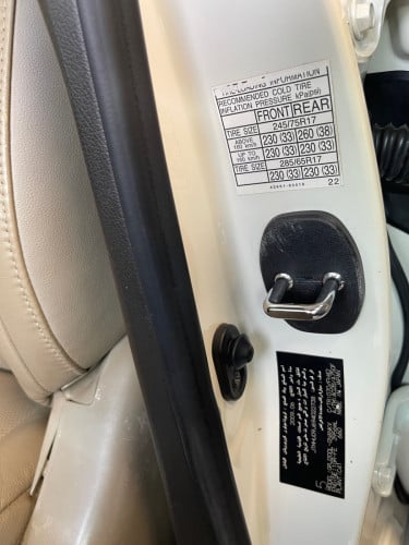 TOYOTA Land Cruiser​ V6  (ឡង់គ្រីសឺ)​  ឆ្នាំ​2009  ក្នុងលឿង  ពណ៌សរកាំម៉ៃ​ ឈ្មោះម្ចាស់​ប្រេីថែរណាស់​
