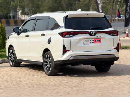 TOYOTA VELOZ 2025