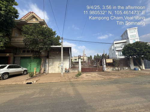 ដីមាត់ទន្លេក្រុងកំពង់ចាមលក់