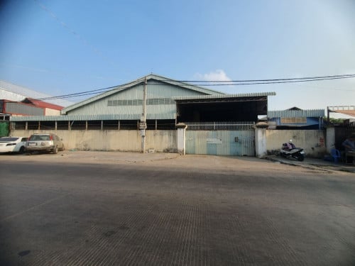 ឃ្លាំងទំហំ១៥០០ការ៉េសម្រាប់ជួលជិតផ្លូវហាណូយ