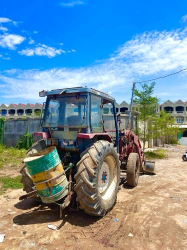 លក់ត្រាក់ទ័រ