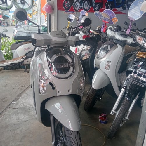 ហាង លឹមហ៑ួរ មានសេវ៉ាបង់រលួស ទាំងម៉ូតូថ្មី១តឹក