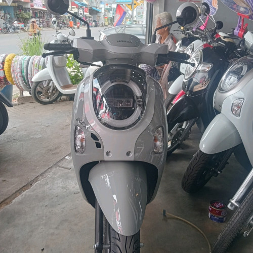 ហាង លឹមហ៑ួរ មានសេវ៉ាបង់រលួស ទាំងម៉ូតូថ្មី១តឹក