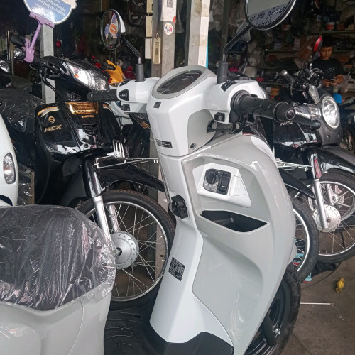 ហាង លឹមហ៑ួរ មានសេវ៉ាបង់រលួស ទាំងម៉ូតូថ្មី១តឹក