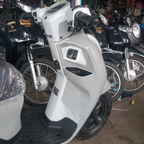 ហាង លឹមហ៑ួរ មានសេវ៉ាបង់រលួស ទាំងម៉ូតូថ្មី១តឹក
