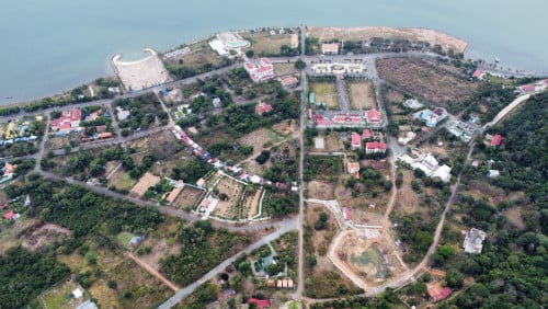 ដីលំហែកែបលក់បន្ទាន់ (ក្រុង កែប) （中文）
