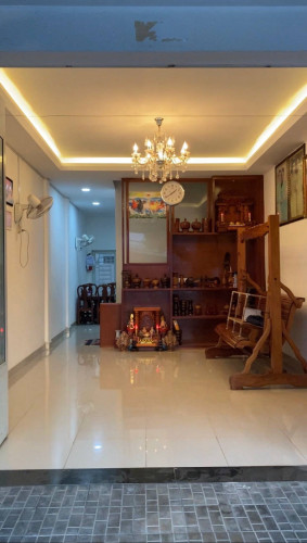 ផ្ទះអាជីវកម្ម សម្ភារៈពេញ $125,000 ចរចារ