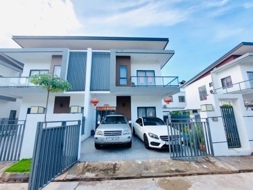 ផ្ទះវីឡាភ្លោះ លក់130,000$ ចរចារ