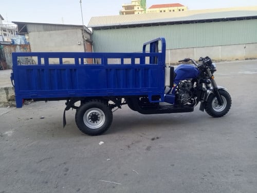 កង់បីលក់នៅថ្មីកំលាំង210ccម៉ាសុីនទើបដូថ្មី