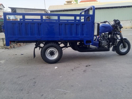 កង់បីលក់នៅថ្មីកំលាំង210ccម៉ាសុីនទើបដូថ្មី
