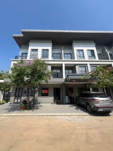 វីឡាកូនកាត់ B សម្រាប់ជួលនៅ បុរី ជីបម៉ុង 6A
