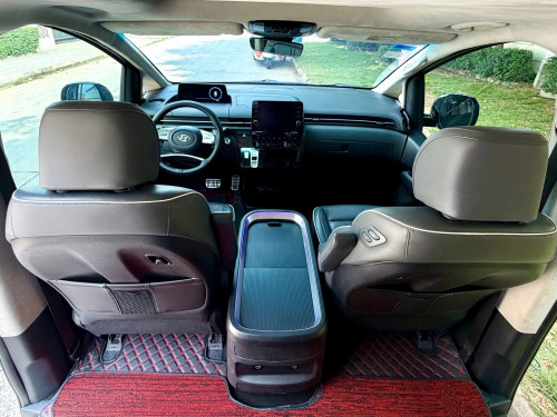 លក់ Hyundai Staria VIP 7 Seats ឆ្នាំ​ 2022