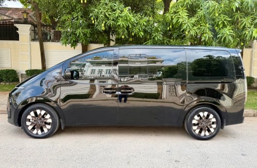 លក់ Hyundai Staria VIP 7 Seats ឆ្នាំ​ 2022