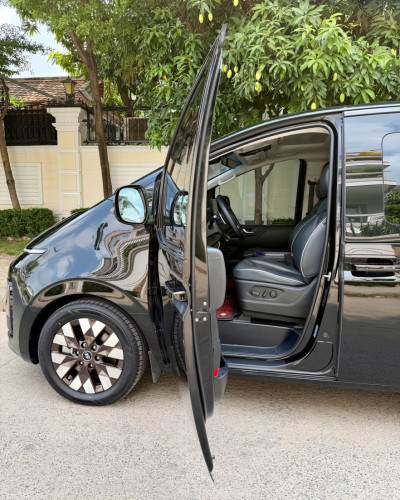 លក់ Hyundai Staria VIP 7 Seats ឆ្នាំ​ 2022