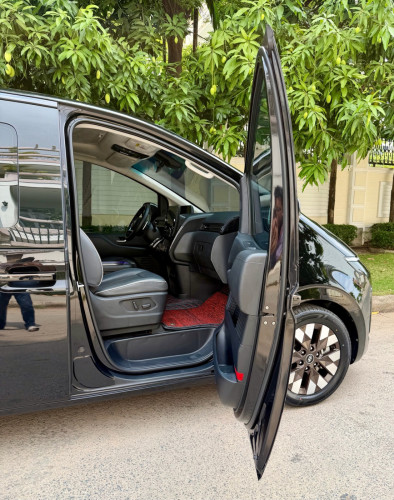 លក់ Hyundai Staria VIP 7 Seats ឆ្នាំ​ 2022