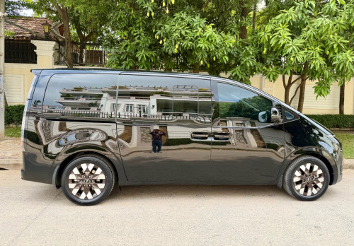 លក់ Hyundai Staria VIP 7 Seats ឆ្នាំ​ 2022