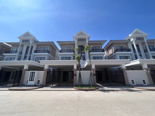 វីឡាភ្លោះ(Twin B Villa)សម្រាប់លក់🏡• ទីតាំងបុរី ប៉េង ហួត បឹងស្នោរ(PH Euro Park)