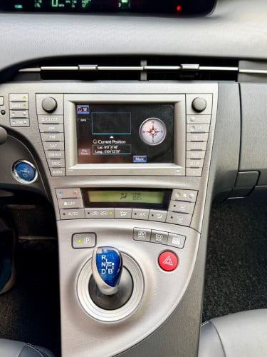 🚘 បង់រំលស់​១០០%ពុំចាំបាច់មានប្រាក់ចូលរួម​ការប្រាក់​ 0.65%កំពូលអប់សិន Prius 2012 option 5 Advance