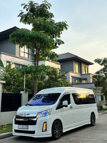ប៊ុត ធារ៉ា សេវាកម្មជួលរថយន្ត VIP 9កៅអី 10កៅអី 11កៅអី នឹង 15កៅអី