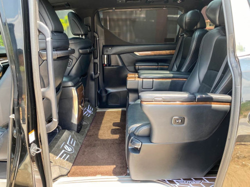 2016 Toyota Alphard 3.5 V6 (Upgraded Interior & Exterior)