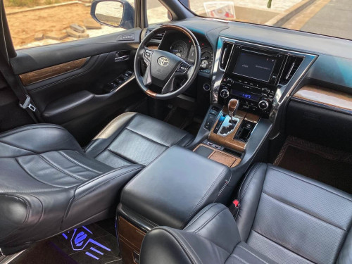 2016 Toyota Alphard 3.5 V6 (Upgraded Interior & Exterior)