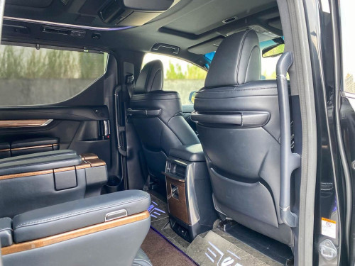 2016 Toyota Alphard 3.5 V6 (Upgraded Interior & Exterior)