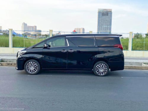 2017 Toyota Alphard 2.5 Hybrid Luxury MPV