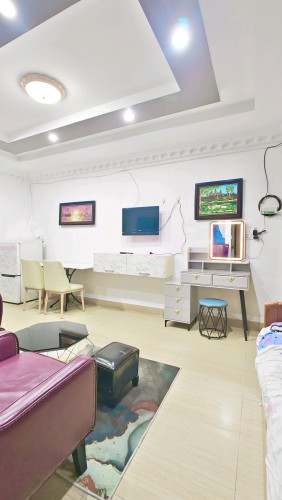 5 min from Russia market studio room