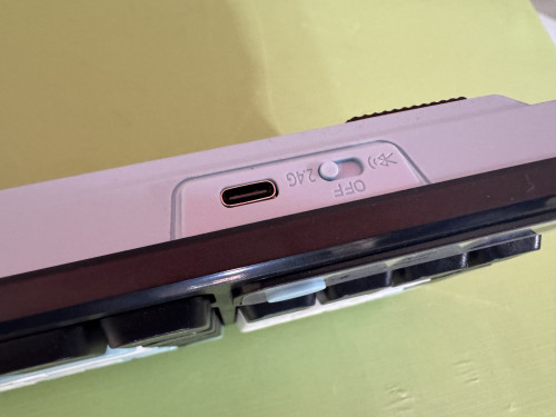 ថ្មកាន់ខ្លាំង Acer Bluetooth Wireless Type C Keyboard