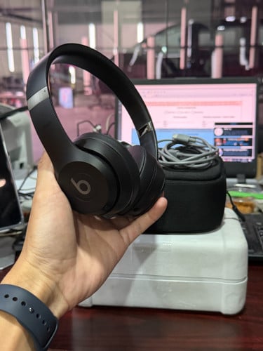 Beats Solo 4 Black 99.99% Like New