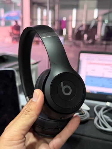 Beats Solo 4 Black 99.99% Like New