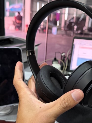 Beats Solo 4 Black 99.99% Like New