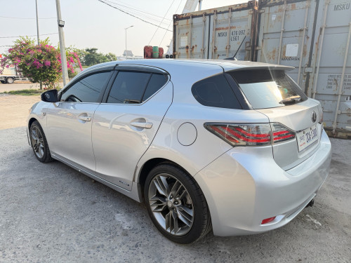 CT200H F-sport លក់