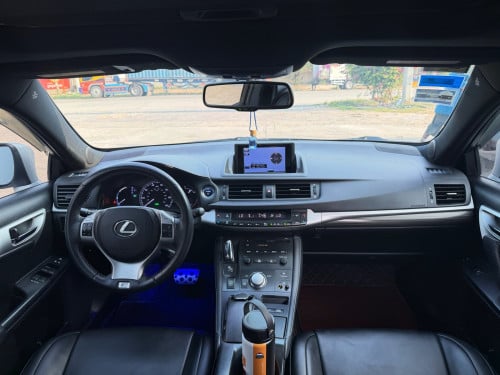 CT200H F-sport លក់